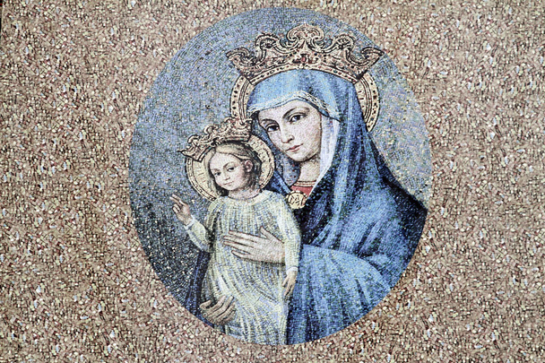 artistic painting of Virgin Mary with child - Photo, Image