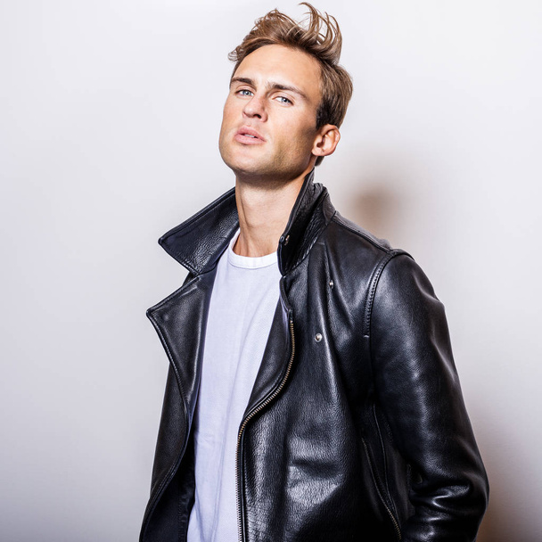 Handsome young man in classic leather jacket. - Fotoğraf, Görsel