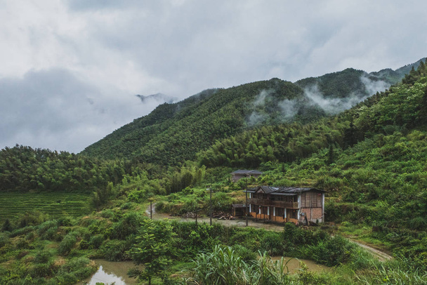 Talo Mingyue Mountain, Jiangxi, Kiina
 - Valokuva, kuva