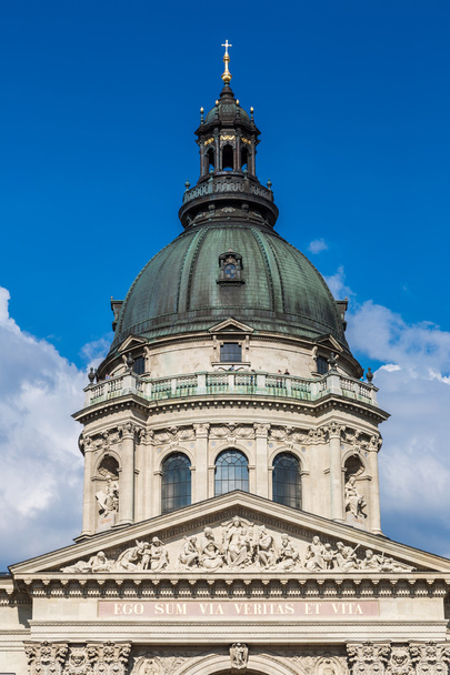 st. stephen 's basilica, die größte kirche in budapest, ungarisch - Foto, Bild