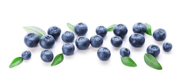 Fresh ripe blueberry on white background - Foto, afbeelding