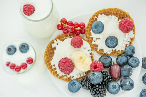 Waffles with cheese, yogurt and raspberries. A delicious wholesome breakfast on a light background. Very soft selective focus. - Fotoğraf, Görsel