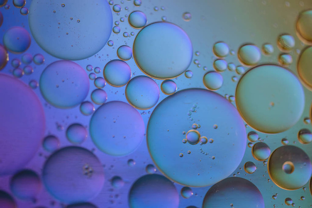 Vícebarevný abstraktní obrázek vyrobený z ropy, vody a mýdla - Fotografie, Obrázek
