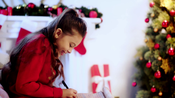 schattig kind schrijven brief aan Santa  - Video