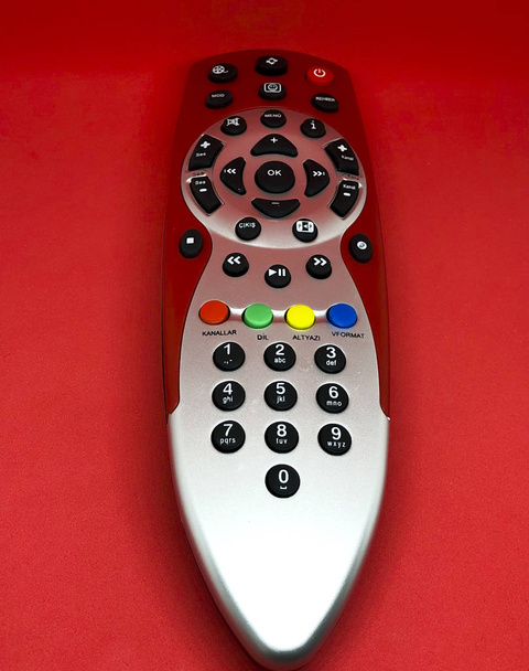 TV controle remoto fundo branco
 - Foto, Imagem