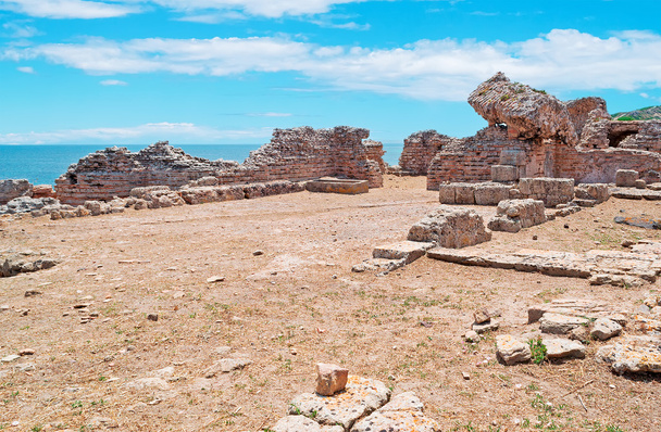 ερείπια και θάλασσα στο ΘΑΡΡΟΣ - Φωτογραφία, εικόνα