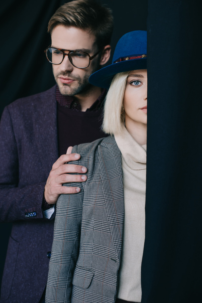 elegant young woman in hat and man in glasses near curtain - Fotografie, Obrázek