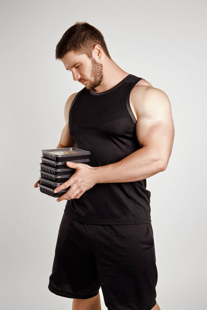 Handsome muscular man with food boxes - Фото, зображення