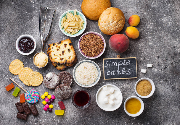Valikoima yksinkertaisia hiilihydraatteja ruokaa
 - Valokuva, kuva