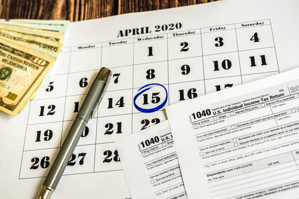 Tax payment day, marked on a calendar on April 15, 2020 - Photo, Image