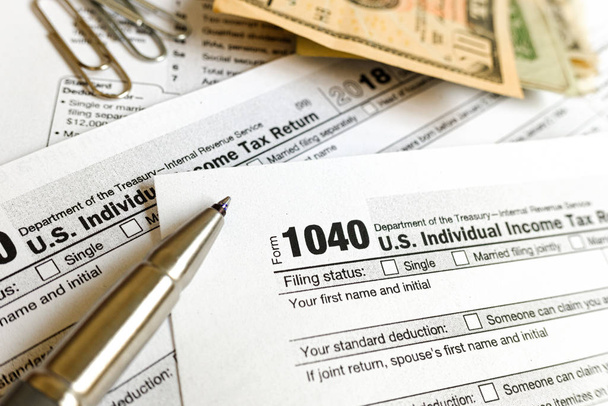 Form 1040 dient der Zahlung von Bundessteuern an die amerikanische Regierung - Foto, Bild