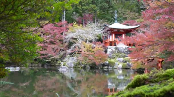 szenische Aufnahmen schöner traditioneller japanischer Pagode - Filmmaterial, Video