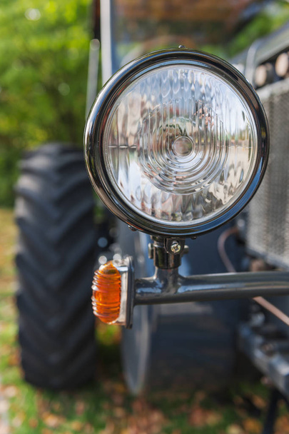 Koplamp op oude Duitse tractor - Foto, afbeelding