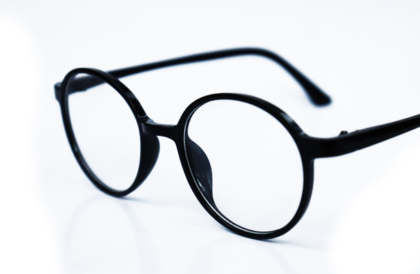 Gafas de ojo sobre fondo blanco aislado. Elegantes gafas de ojo negro
 - Foto, Imagen