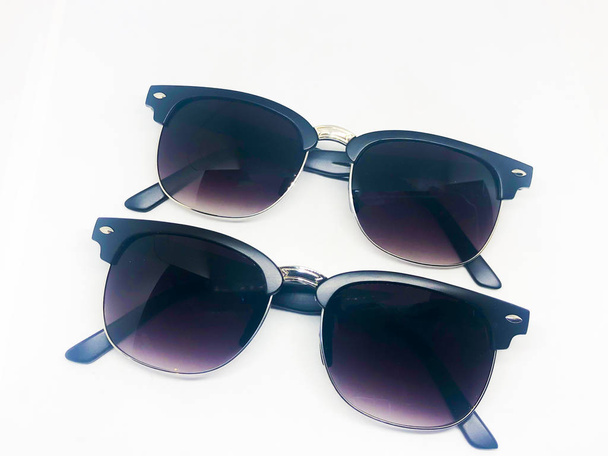 Kühle Sonnenbrille isoliert auf weißem Hintergrund - Foto, Bild