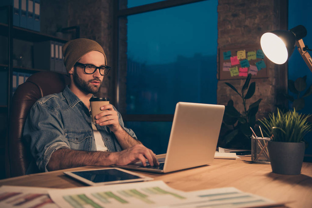 Photo of confident guy working late at night analyzing colleagues email dressed in casual outfit sit modern office - Foto, afbeelding