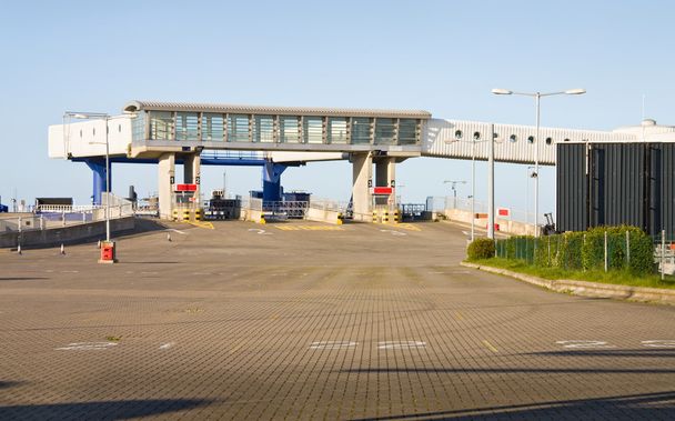 Terminal de ferries
 - Foto, imagen