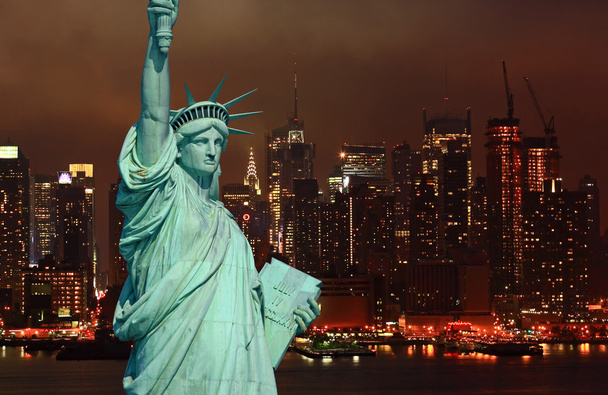 το άγαλμα της ελευθερίας και την πόλη της Νέας Υόρκης - Φωτογραφία, εικόνα