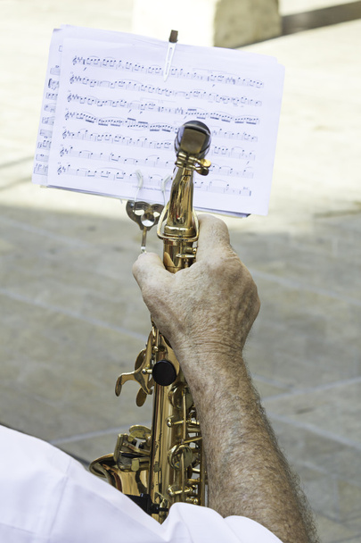 skóre a saxofon - Fotografie, Obrázek