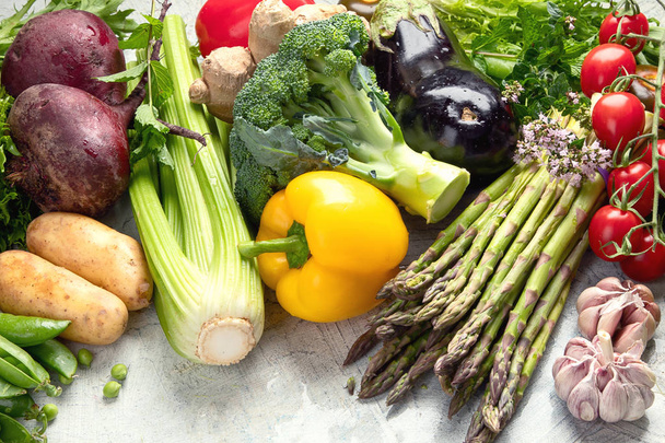 Асортимент свіжих овочів
 - Фото, зображення