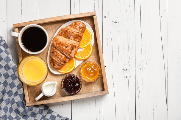 Breakfast with coffee, orange juice jam and fresh croissant - Foto, immagini