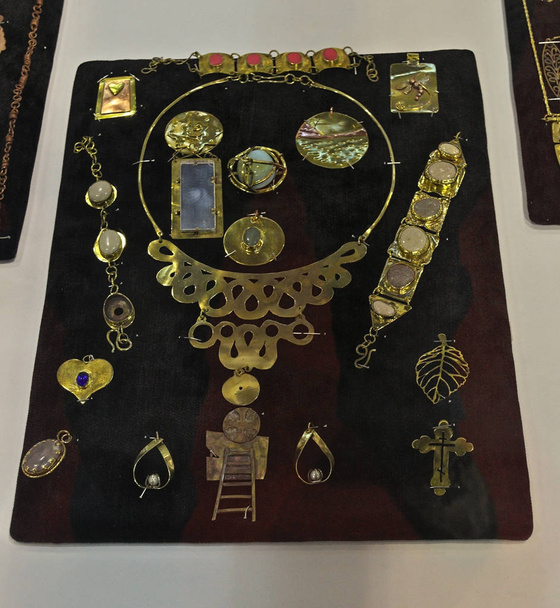 Repliche di gioielli antichi esposti in mostra
 - Foto, immagini