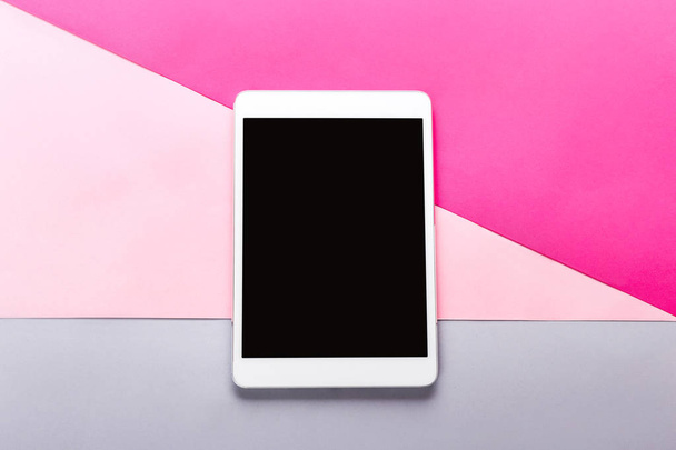 Moderní tablet počítač na barevném pozadí - Fotografie, Obrázek
