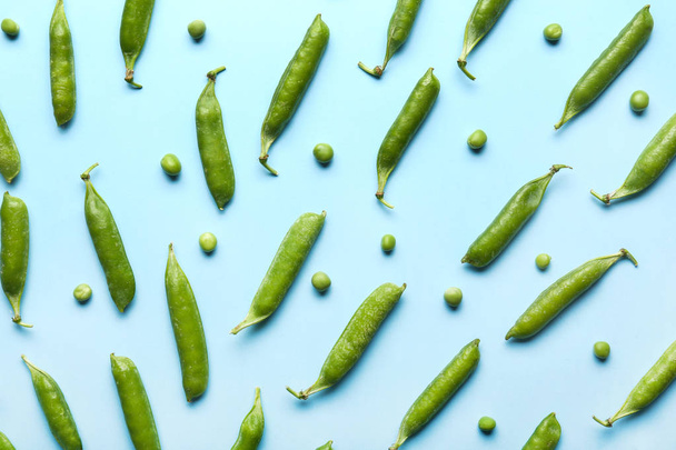 Tasty fresh peas on color background - Foto, Imagen