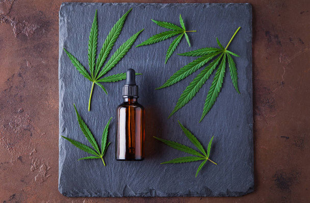 extracten van cannabisolie - Foto, afbeelding