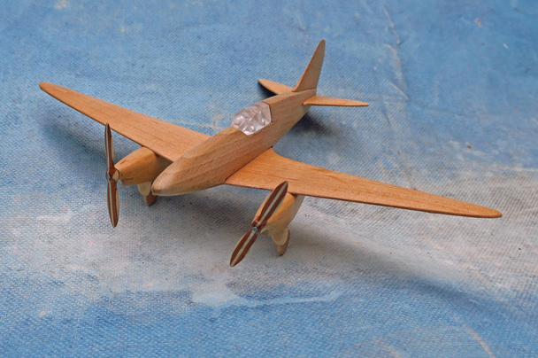 houten speelgoed vliegtuig - Foto, afbeelding