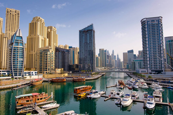 Tekne ve binalarla Dubai marinası, Birleşik Arap Emirlikleri - Fotoğraf, Görsel