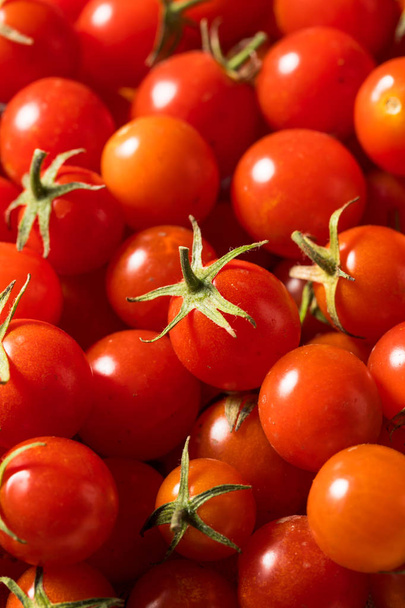 Raw Organic Heirloom Cherry Tomatoes - Foto, imagen