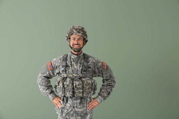 Soldier in camouflage on color background - Photo, Image