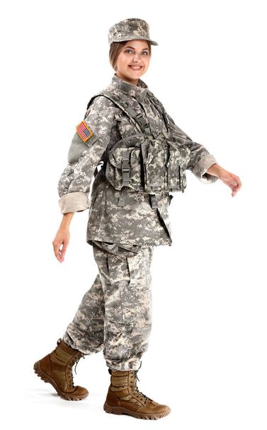 Young female soldier on white background - Foto, afbeelding