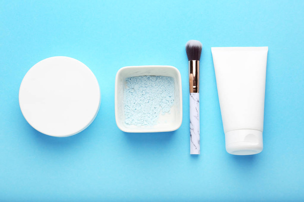 Set kosmetischer Produkte auf farbigem Hintergrund - Foto, Bild