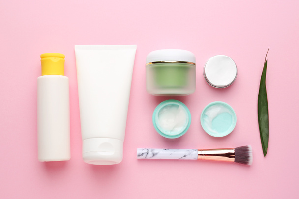 Set of cosmetic products on color background - Foto, imagen
