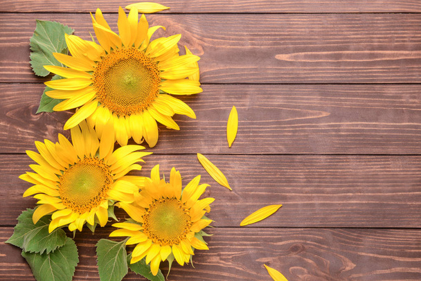 Beautiful sunflowers on wooden background - Φωτογραφία, εικόνα