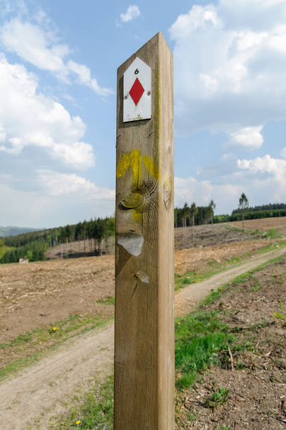 Táblák a belga Ardennekben gyalogtúrázóknak - Fotó, kép