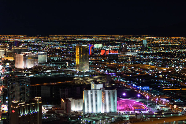 Luftaufnahme des Las-Vegas-Streifens in Nevada bei Nacht - Foto, Bild