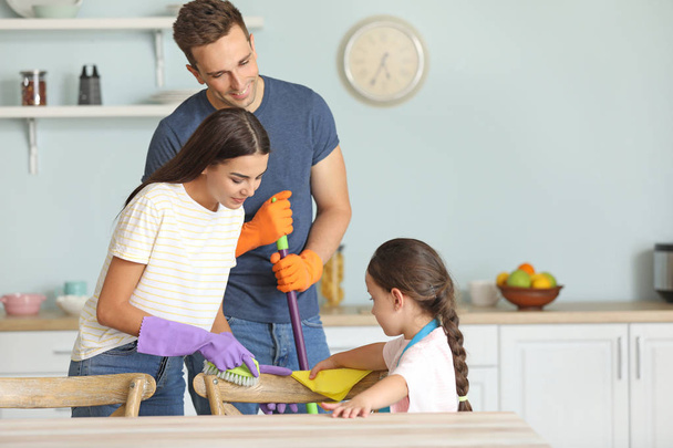 Happy family cleaning kitchen together - Valokuva, kuva