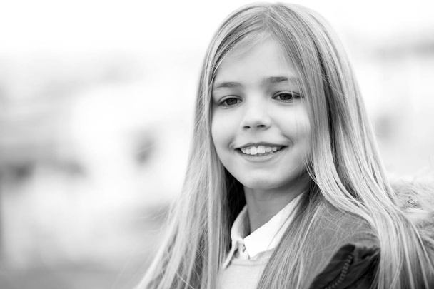 Child smile on blurred environment - Valokuva, kuva