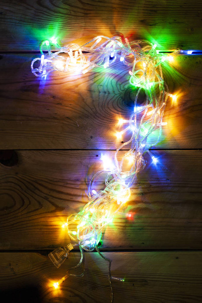 クリスマスの花輪ライトで作られたナンバー7 - 写真・画像