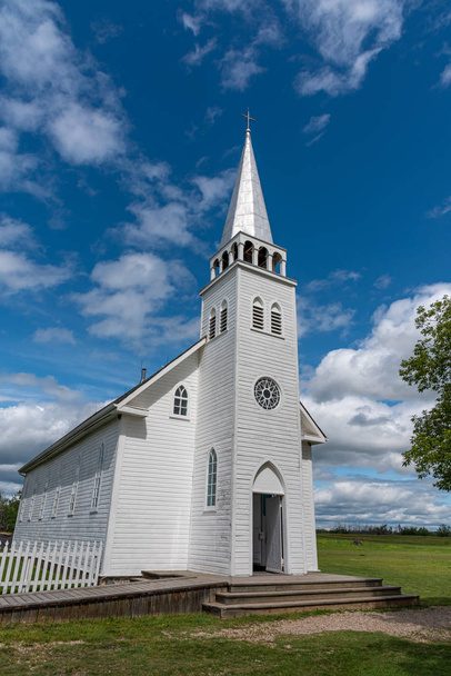 Римо-католицька церква Святого Антуана де Падуе в Баточе, Саскачеван.. - Фото, зображення