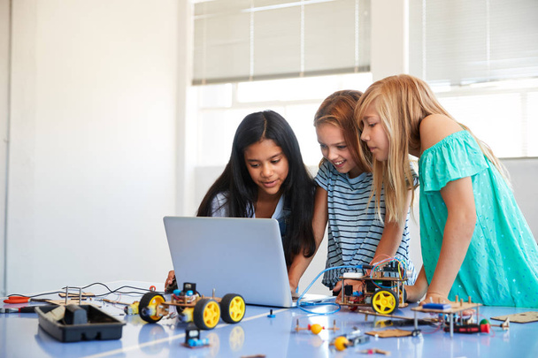 Three Female Students Building And Programing Robot Vehicle In After School Computer Coding Class - Fotoğraf, Görsel