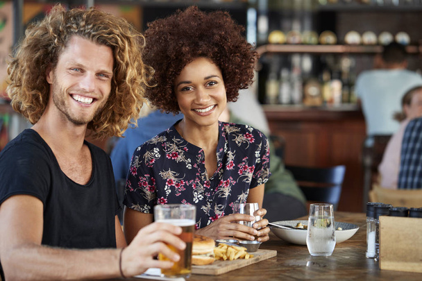 Portrait Of Couple On Date Meeting For Drinks And Food In Restaurant - Foto, afbeelding