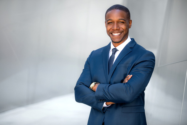 Retrato de homem afro-americano profissional, possivelmente executivo de negócios CEO corporativo, finanças, advogado, advogado, vendas
 - Foto, Imagem