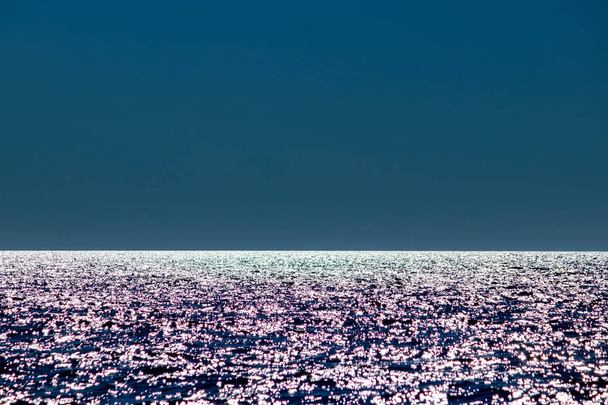 Sole del mattino riflesso come uno specchio dal lago Huron, ON
 - Foto, immagini