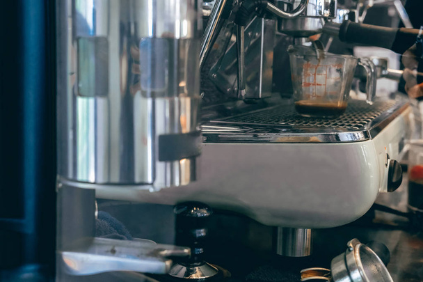 espresso coffee maker machine in cafe  - 写真・画像