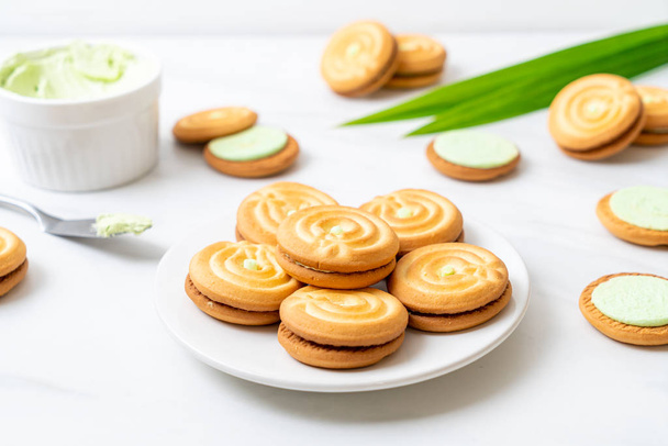 cookies with pandan cream - Фото, зображення