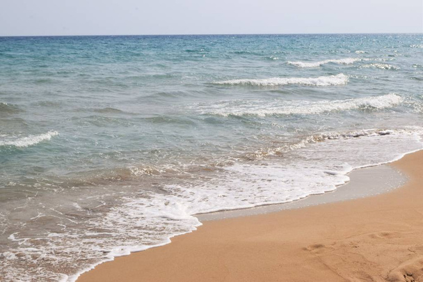 Gyönyörű mediterrán hullámok tenger, Ciprus - Fotó, kép